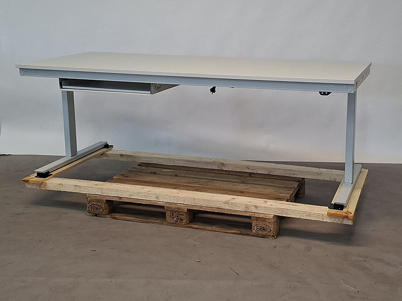 Arbeitstisch Serie adlatus